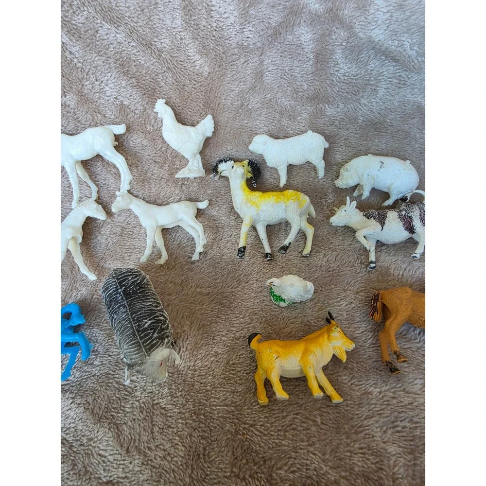Vintage Plastic Farm Animal Figurines Lot Assorted Cow Horse Pig Sheep 17pc